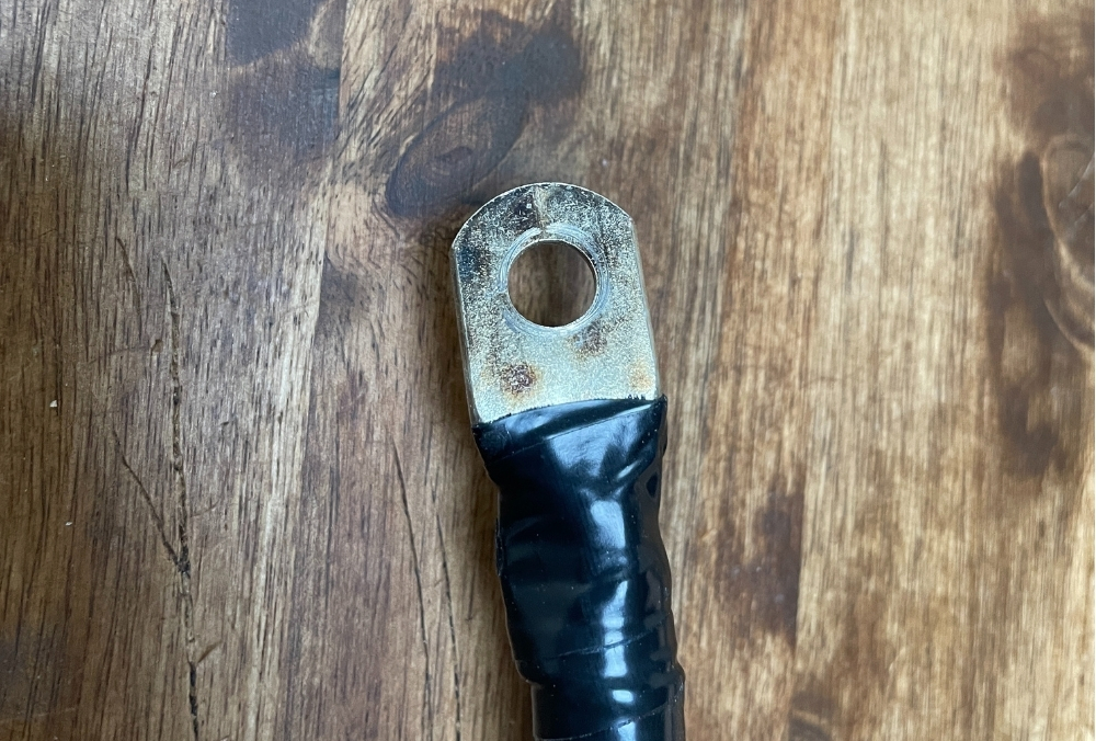 Brandmarken an Ringkabelschuh durch mangelhafte Kontaktfläche